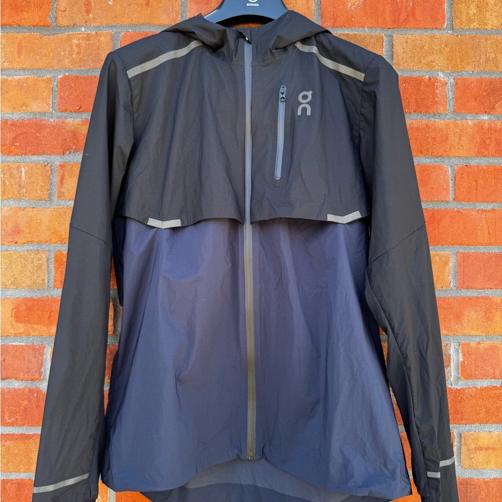 On Running Core Jacket black | navy